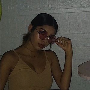 Meet your Posher, Alexis